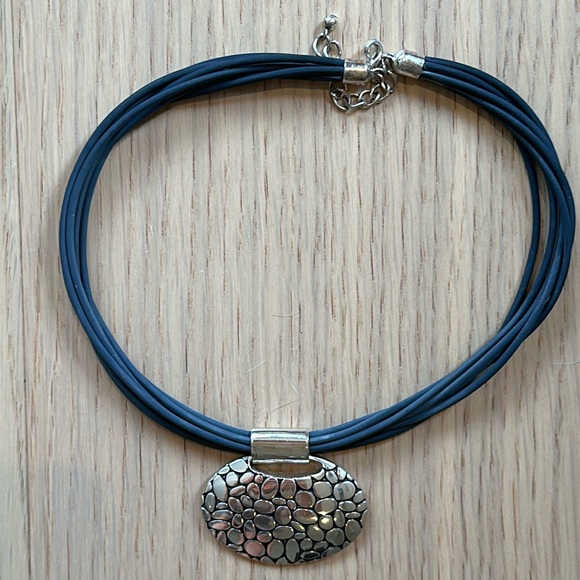 Beautiful Silver Pendant & Rope Chain - Picture 2 of 5